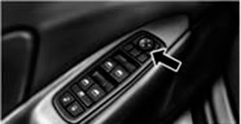 Переключатель зеркала с электроприводом регулировки расположен на облицовочной панели двери водителя Dodge Journey с 2008 года