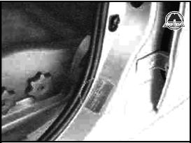 Табличка с рекомендуемым давлением в шинах Hyundai Accent