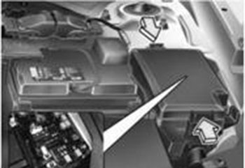 Замена предохранителя в моторном отсеке Kia Cerato c 2018 года