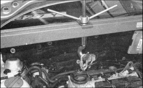 skoda fabia опорный рычаг подсоединяется к двигателю справа