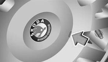 Замена спущенной шины Skoda Yeti с 2014 года