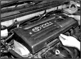 Снятие крышки головки блока цилиндров Toyota Corolla