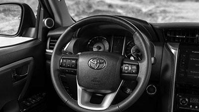 Автомобиль Toyota Fortuner с 2015 года