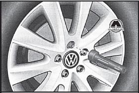 Снятие колеса Volkswagen Golf