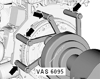 Крепление двигателя на кантователе для агрегатов Volkswagen Polo Liftback
