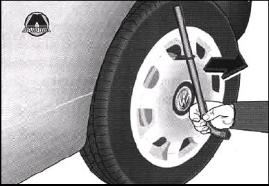 volkswagen polo замена колеса снятие колпака колеса